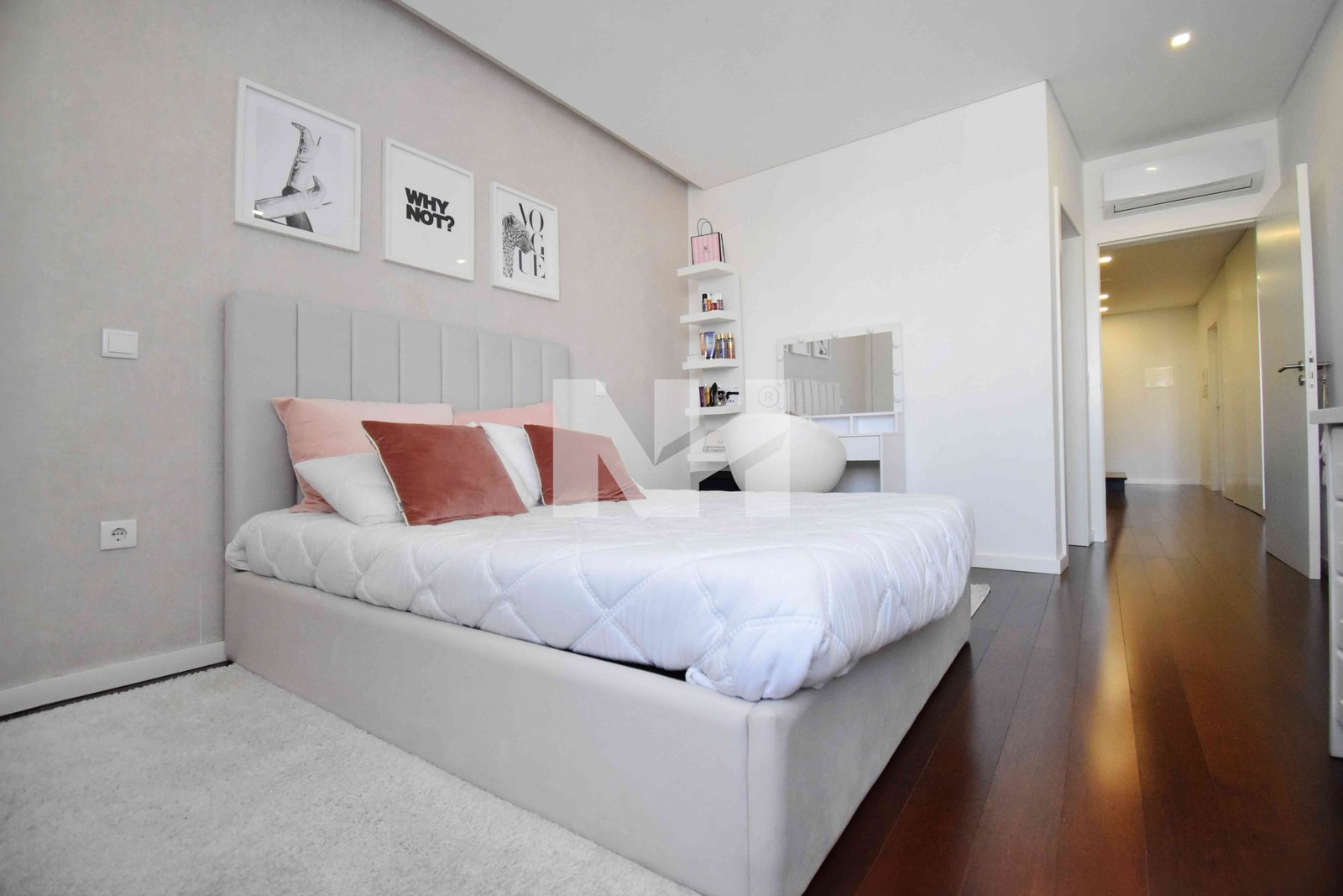 2560